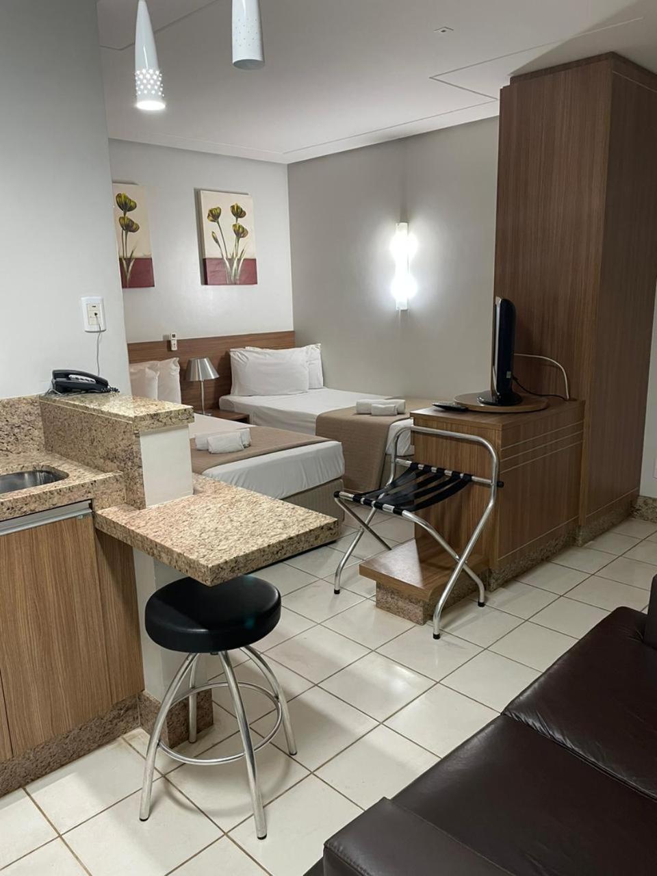 Sun Square Suites Hotel By Lual 戈亚尼亚 外观 照片